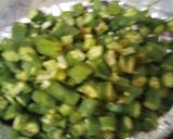 A picture of step 3 of Lasooni bhindi.