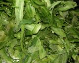 A picture of step 1 of Turai chutney.
