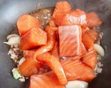 Hình bước làm 3 của món Cá Hồi Kho Tiêu
