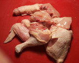Foto del paso 2 de la receta: Cazuela de pollo encebollado al horno, con patatas y majado de higadillos