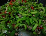 Foto langkah ke 7 dari resep Tumis Pare Belut Saus Tiram.
