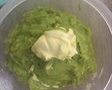 A picture of step 1 of Syua morning avocado.