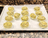 Foto del paso 6 de la receta: Huevos rellenos con gula, aguacate y langostinos
