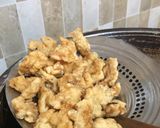 Foto langkah ke 2 dari resep Creamy Salted Egg Yolk Chicken.