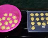 Foto langkah ke 11 dari resep Donat Kribo Coklat Keju Stroberi.