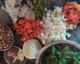 व्हेजिटेबल स्प्राऊट सूप (vegetable sprout soup recipe in marathi) रेसिपी स्टेप 1 फोटो 