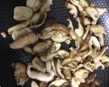 Foto del paso 3 de la receta: Pollo con shiitake y anacardos al curry