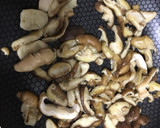 Foto del paso 3 de la receta: Pollo con shiitake y anacardos al curry