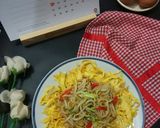 Foto langkah ke 4 dari resep Dadar Telur Cah Tauge.