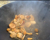 Foto del paso 2 de la receta: Salteado de sepia, trigueros y setas