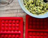 Foto del paso 4 de la receta: Gofre de calabacín con queso cottage