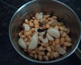 A picture of step 2 of Garlic soya chap.