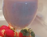 A picture of step 4 of Strawberry Lassi🍓🍓.