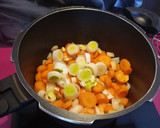Foto del paso 1 de la receta: Crema de zanahoria con cinta de lomo