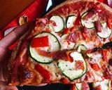 Foto del paso 5 de la receta Pizza de calabacín y jamón con masa integral casera