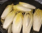 Une image de l'étape 3 de Tarte tatin d'endives aux pignons de pin.