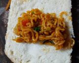 ব্রেড ম্যাগি পাফ(bread maggi puff recipe in Bengali) রেসিপির ধাপ 3 ছবি