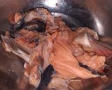 Foto langkah ke 1 dari resep Tetelan salmon kuah asam.