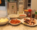 Foto del paso 1 de la receta: Pulpo encebollado con chorizo y patatas