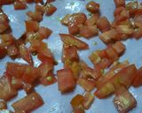 Foto del paso 3 de la receta: Pizza con tomate picado, jamón, queso y olivas
