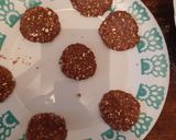 Foto del paso 4 de la receta: Galletas de avena de chocolate al sartén