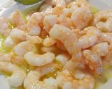 Foto del paso 1 de la receta Brochetas de gambas y kiwi