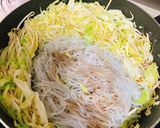 Hình bước làm 6 của món Miến khoai Hàn Quốc xào thịt heo