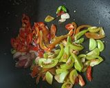 Foto langkah ke 4 dari resep Asin Cumi Asam Manis.