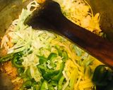 A picture of step 2 of Masala shell macaroni.