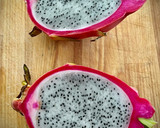 Foto del paso 1 de la receta: Dip de pitahaya con aguacate
