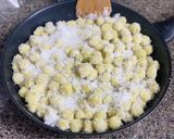 Hình bước làm 2 của món Mứt Chùm Ruột