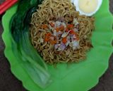 Foto langkah ke 5 dari resep Indomie Goreng Sambal Matah.