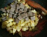 Foto langkah ke 5 dari resep Sambal Goreng Kentang Wortel Hati Sapi.