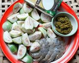 รูปขั้นตอนการทำที่ 1 ของ แกงเขียวหวานกุ้ง