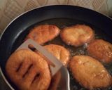 A picture of step 6 of Macheteadas (Honduran breakfast treat).