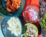 Foto langkah ke 1 dari resep Kuah Sayur Bakso.