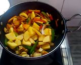 A picture of step 4 of Apple macaroni.