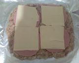 Sajtos-sonkás tekercs recept fázis 2 fotója