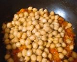 A picture of step 5 of Spinach Chole Calzone.