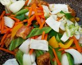 Foto del paso 4 de la receta: Fideos chinos con verduras, pollo y coco