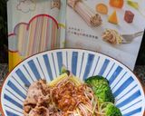 罐頭料理-廣達香肉醬拌彩虹麵的食譜步驟4照片