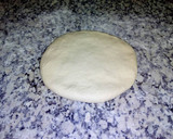Foto del paso 13 de la receta: Pizza casera con borde de queso (de jamón) - no más masa pegada✋