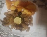 صورة لخطوة 3 من وصفة لحم طايب ومتبل مع بطاطا سوتيه شهية 😋👍