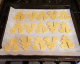 Foto del passaggio 4 della ricetta Biscotti albero di Natale alle nocciole