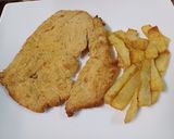 Foto del paso 6 de la receta: Milanesas de pollo con papas fritas y ensalada