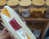 Foto langkah ke 5 dari resep Fruit sando.