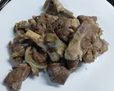A picture of step 1 of Mutton yakhni pulao.