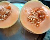 A picture of step 2 of Muskmelon honey milk shake(smoothie).