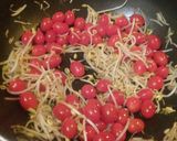 Foto del paso 4 de la receta: Champiñones y Tocino Gratinados/Cherry y Germen de Soya Salteado