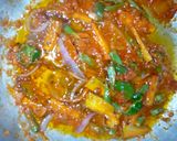 A picture of step 2 of Egg scrambled spaghetti.